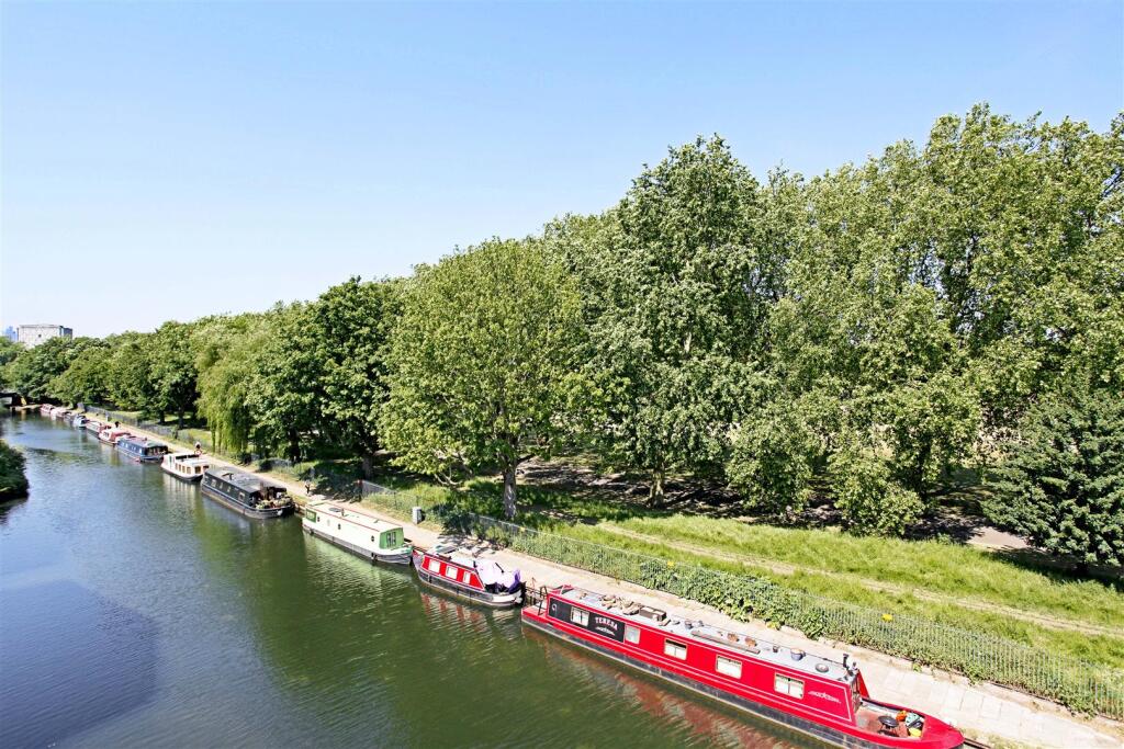 Views of the canal and Victoria Park