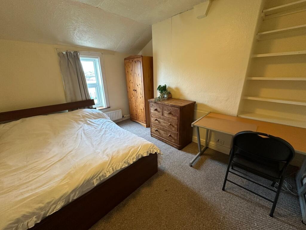 A cozy bedroom featuring a comfortable double b...