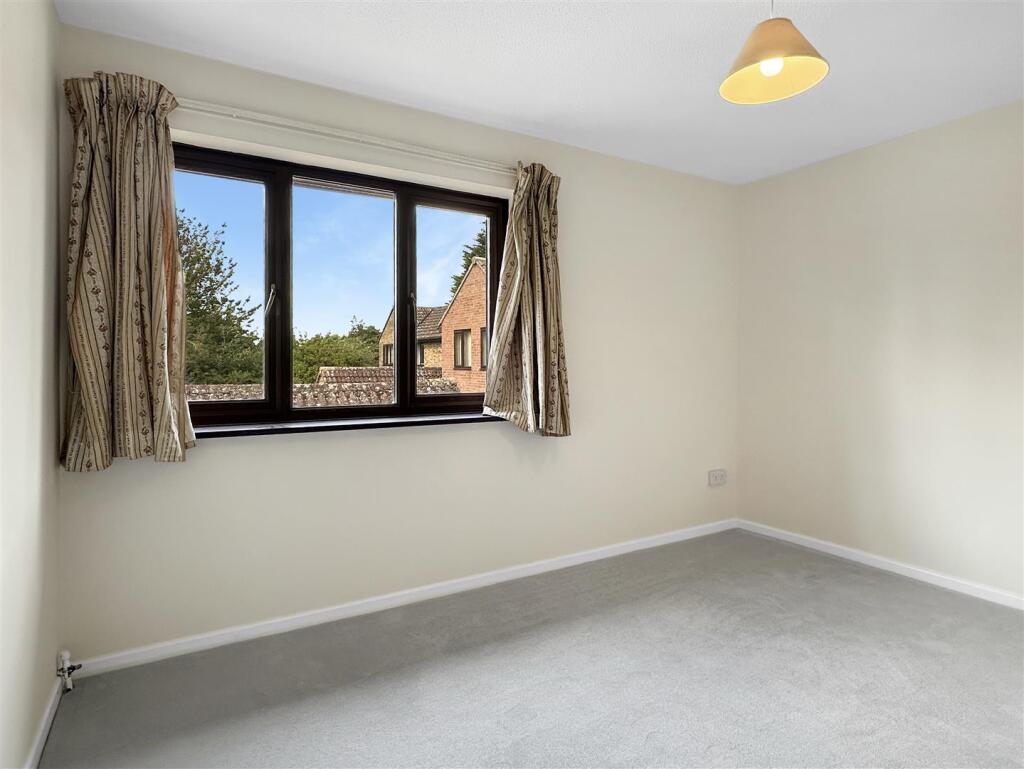 Bedroom 1 (2)