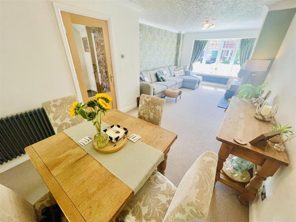 Lounge/Dining Room