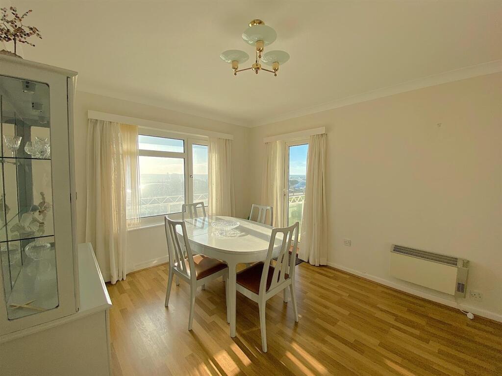 7 Tobago - Diner2.jpg