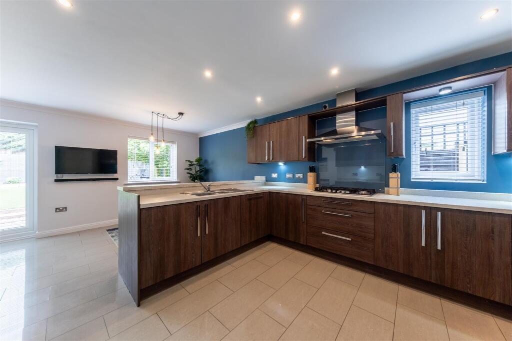 39 Shakerley Close-002.jpg