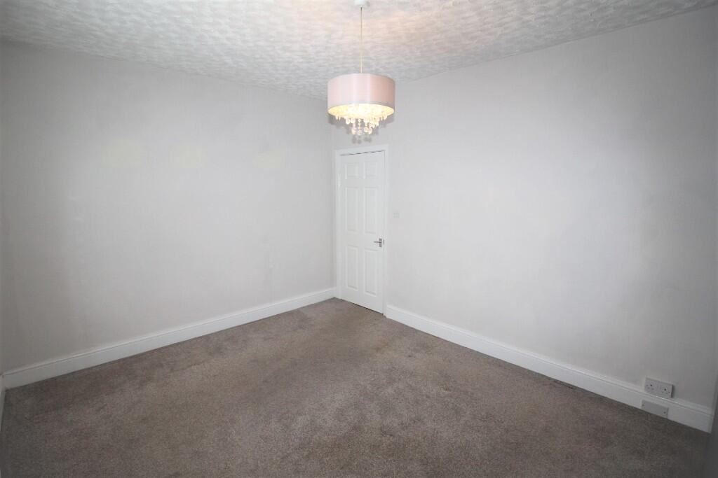Bedroom (g)