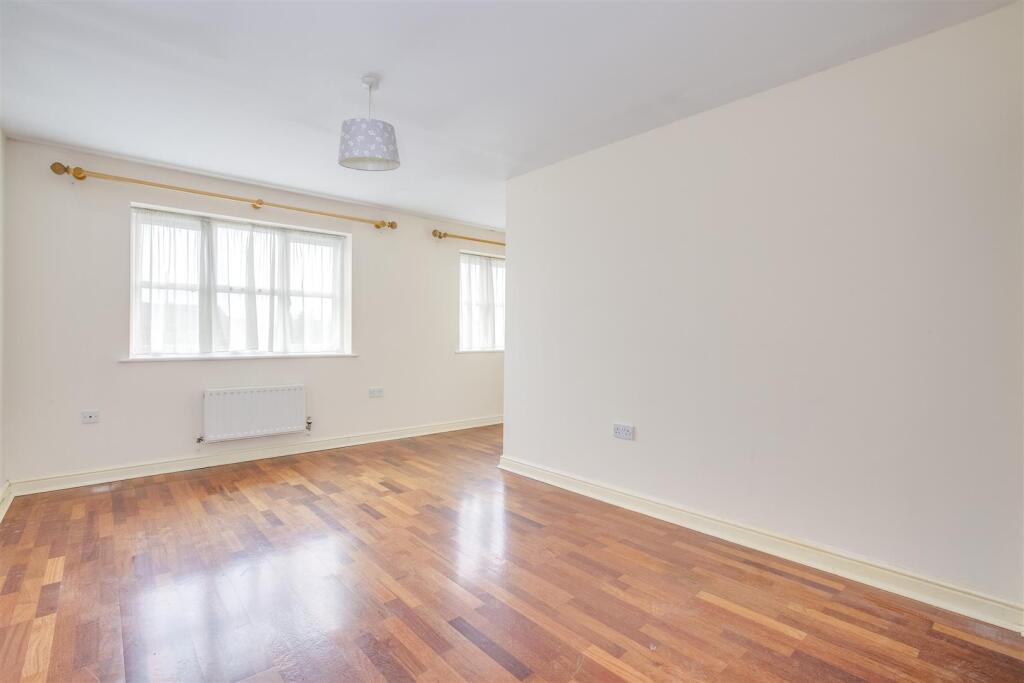 8 Midsummer Court, Penn Road, HP15 7LD-3.jpg