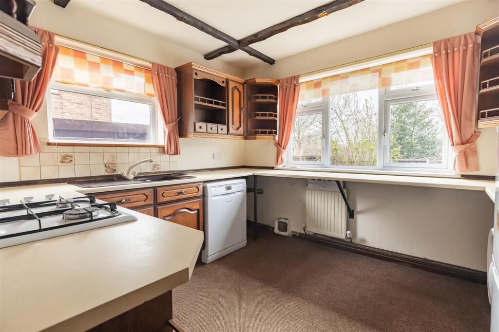 37 Amesbury Cl (3).jpg