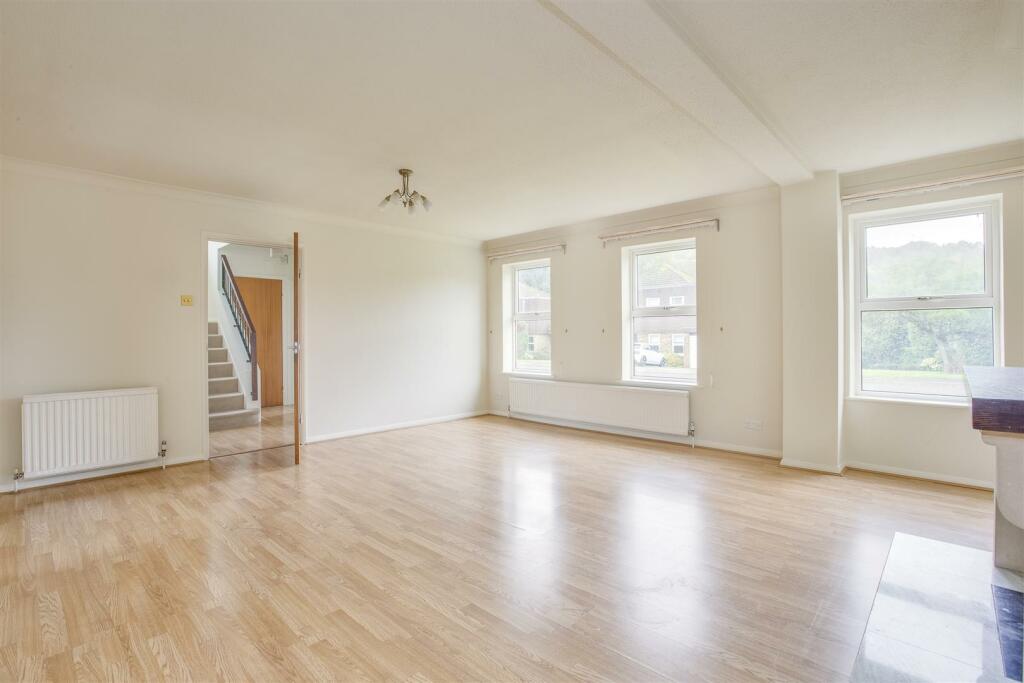 17 Frogmore Close, HP14 4LN-9.jpg