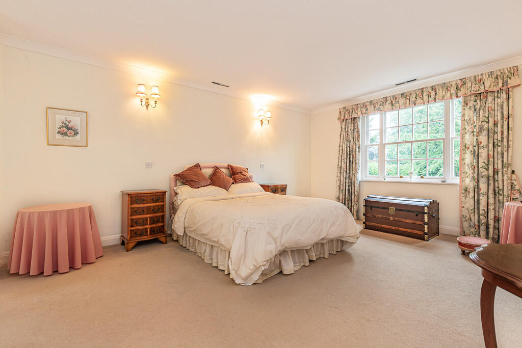Bedroom 1 - Angle...