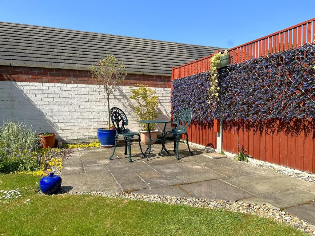 Paved Seating Area 076