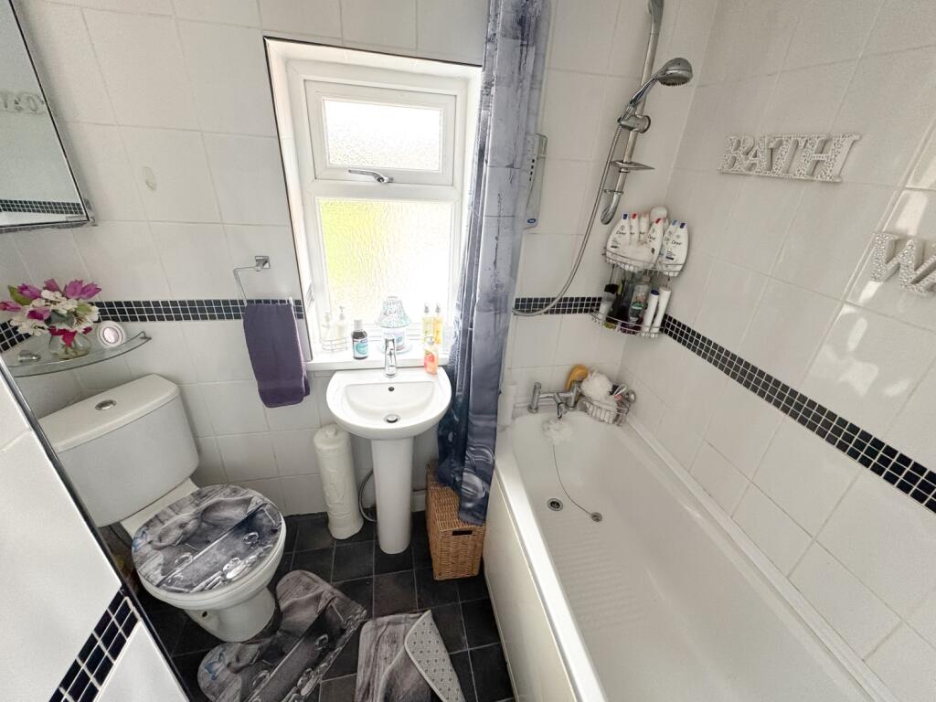 Fabian Road EweMove-5