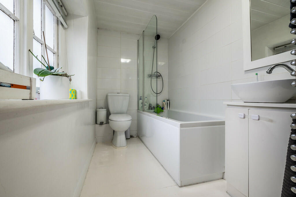 39 Lower North St...