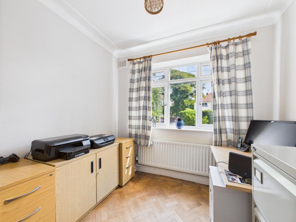 CAM02386G0-PR0141-STILL021