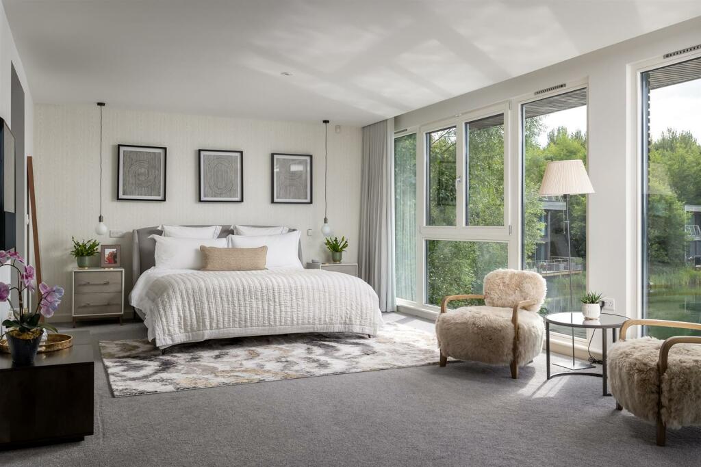 38 - 19 Longcross Causeway - GL7 3DT - Web.jpg