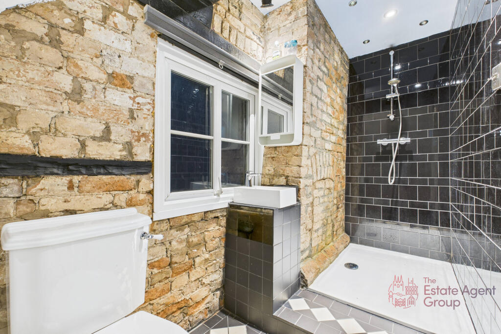 CAM02494G0-PR0066-STILL040