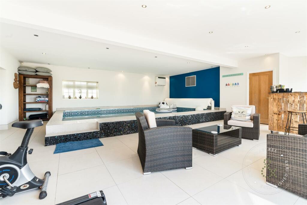 Pencoed Avenue, Int, HernCrabtree (16).jpg