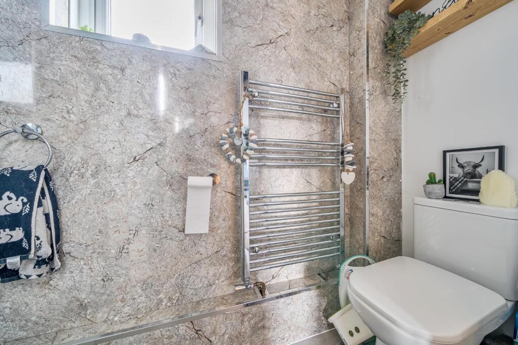 2nd view SHOWER ROOM.jpg