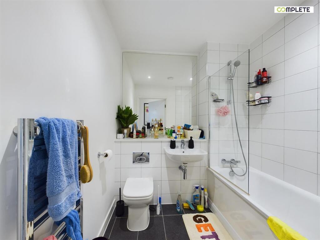 CAM01231G0-PR0053-STILL011