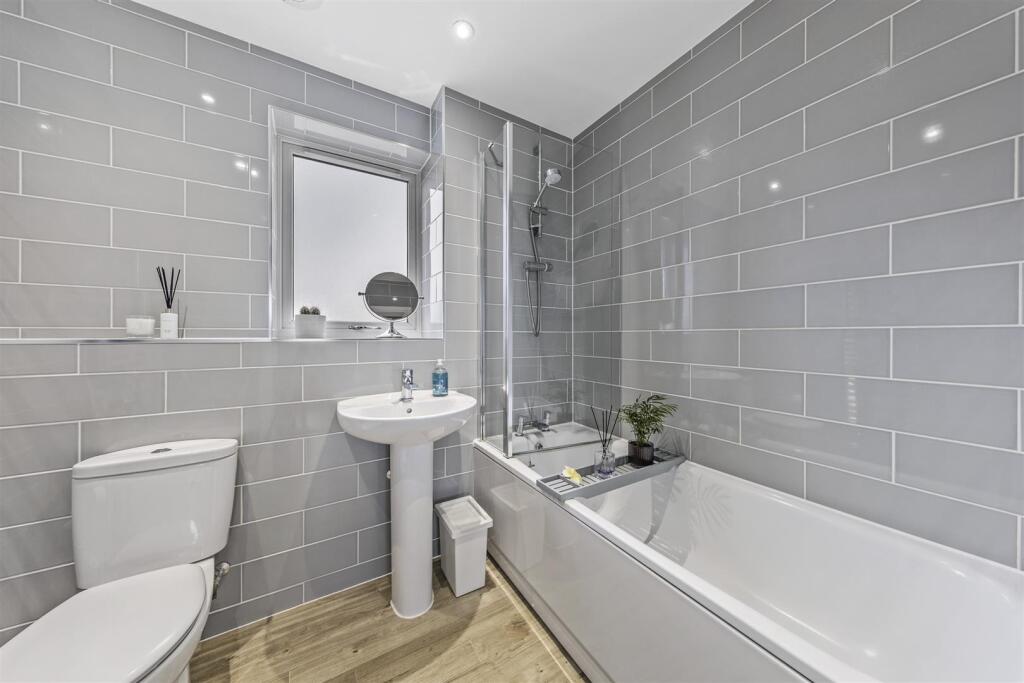 Flat14,327BarrosaWayWeb18.jpg