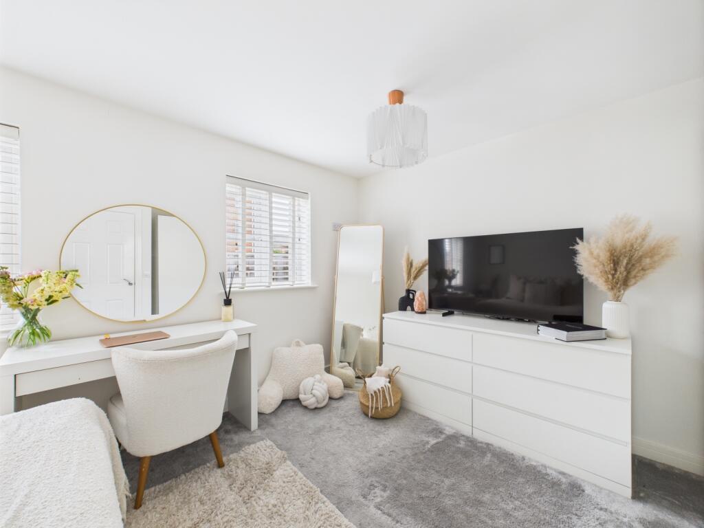 CAM03729G0-PR0079-STILL028