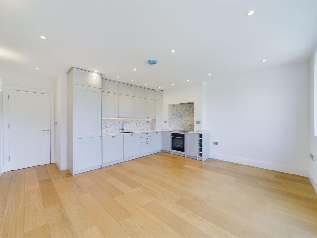 OPEN PLAN KITCHEN