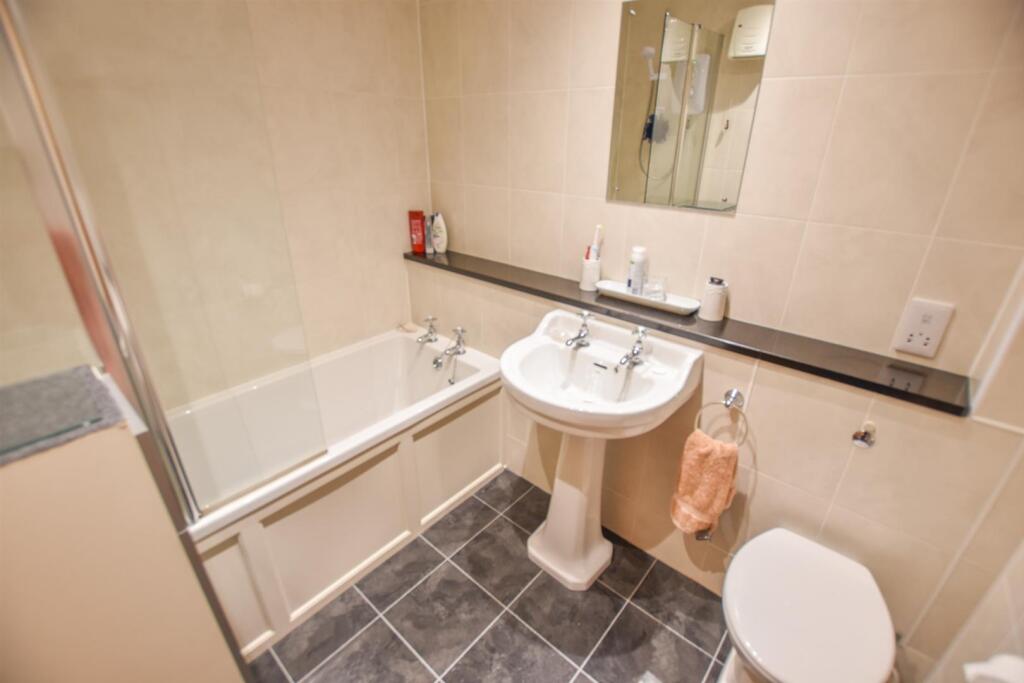 BATHROOM-2.jpg