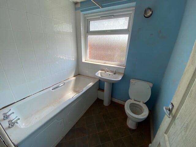 BATHROOM T202508051007.jpg