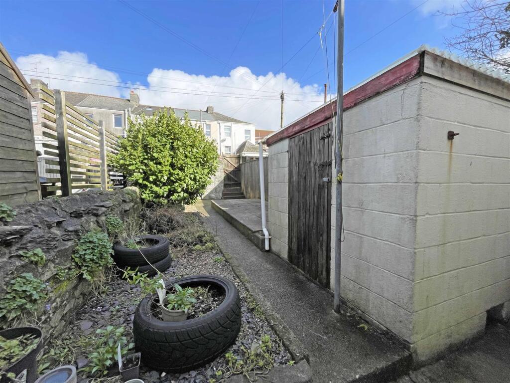 Florence Street 11 Courtyard 2.jpg