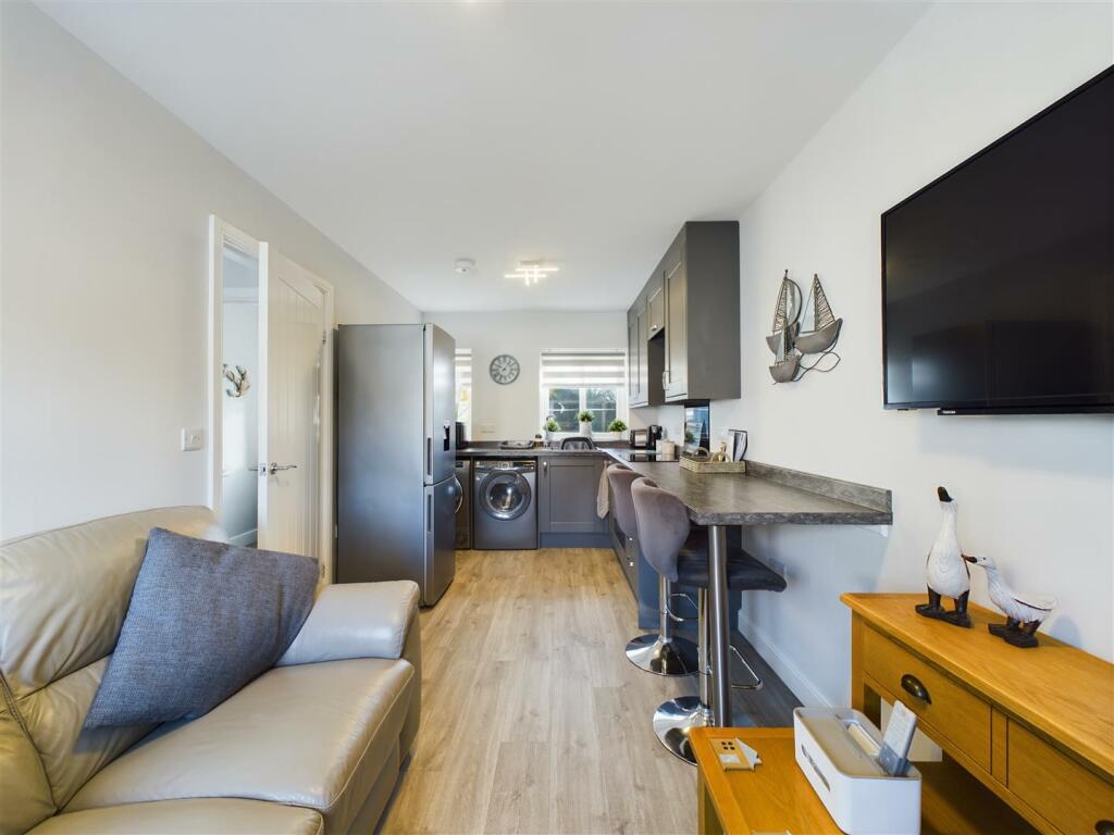 KITCHEN/LIVING AREA