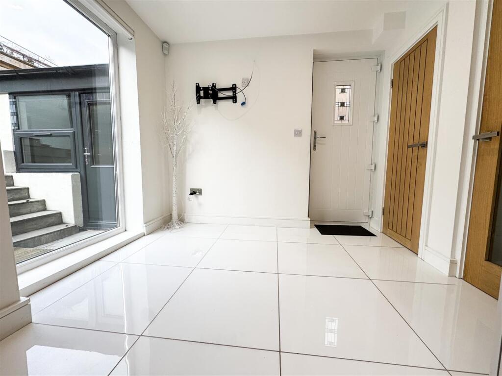 KITCHEN DINING ROOM