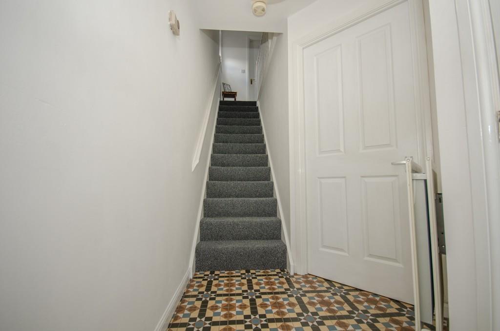 Entrance hall pic 2.jpg