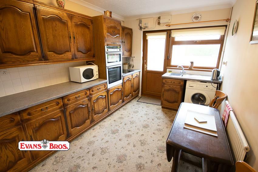 KITCHEN / BREAKFAST ROOM
