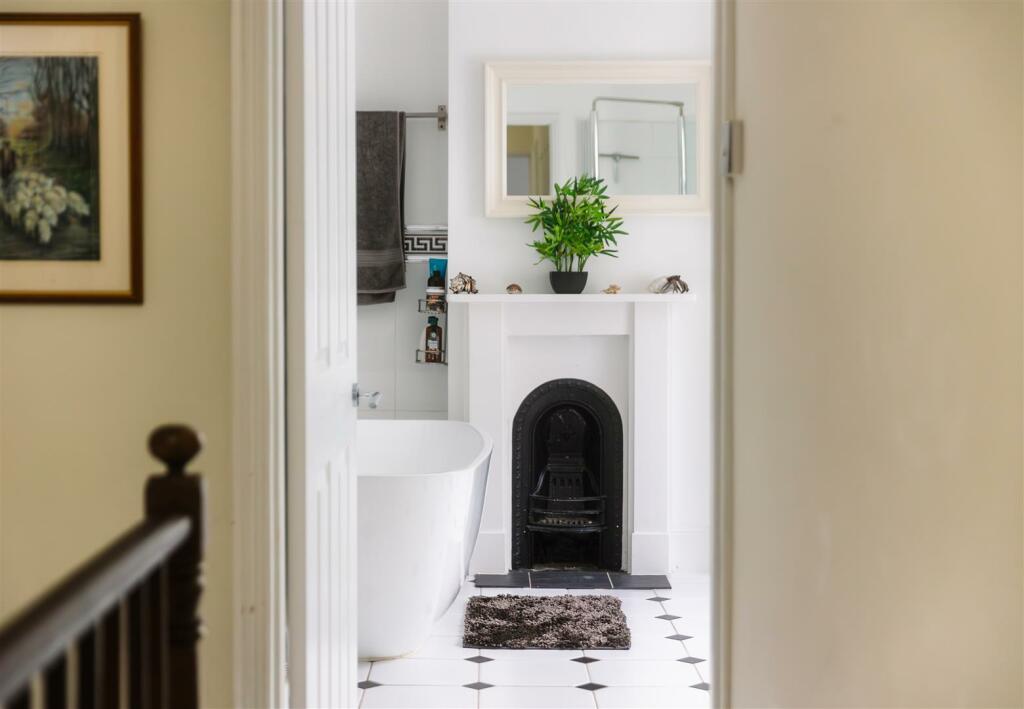 Bathroom 3.jpg