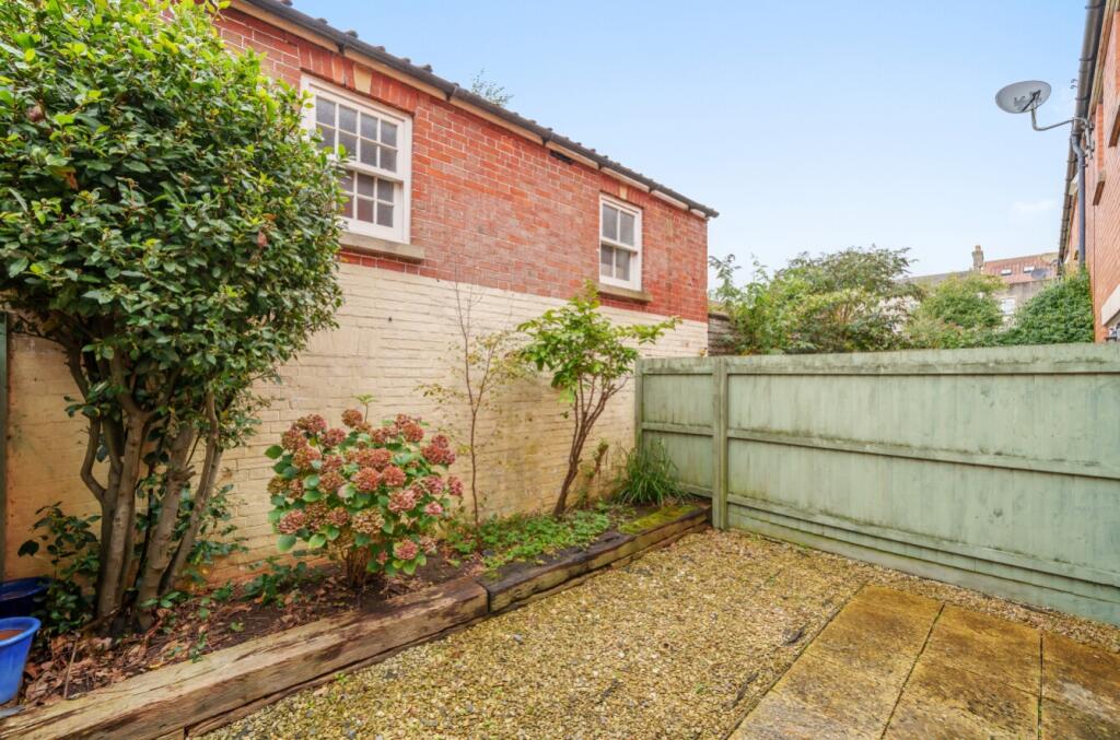 Rear Courtyard Garden
