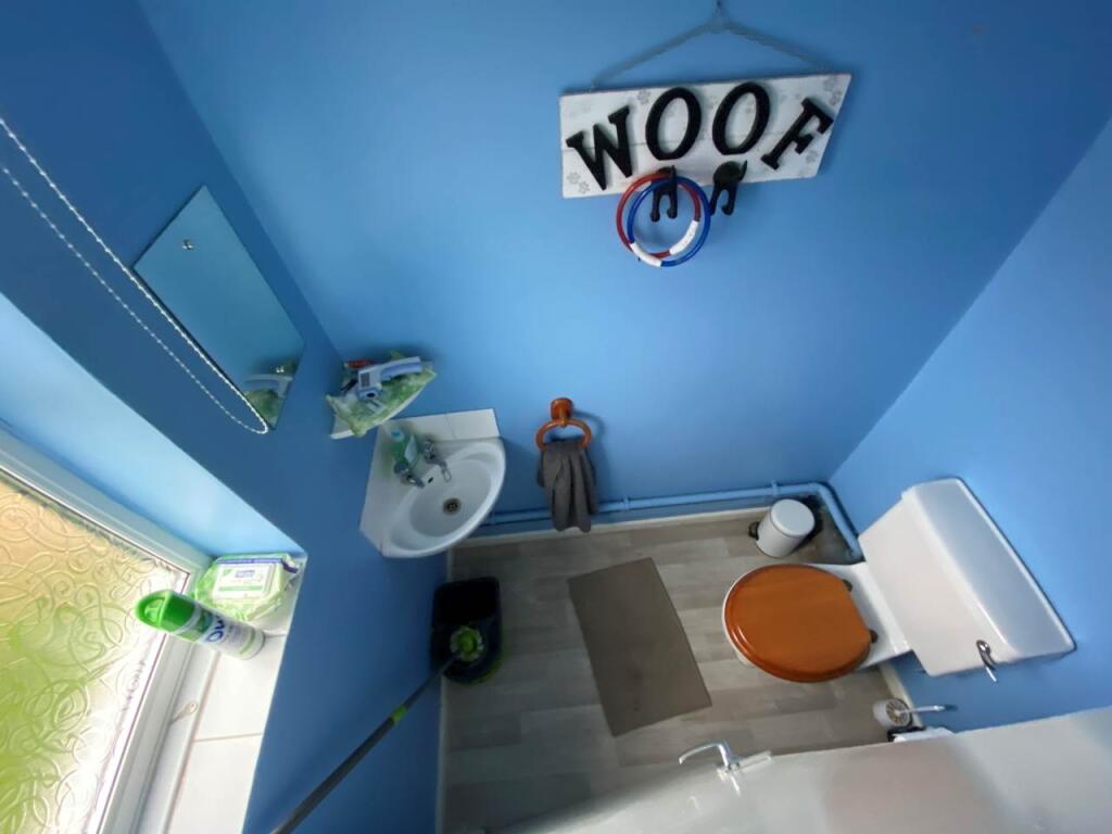 DOWNSTAIRS CLOAKROOM