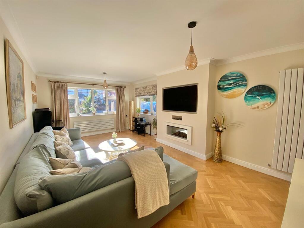 Bedroom 4 / Living Room