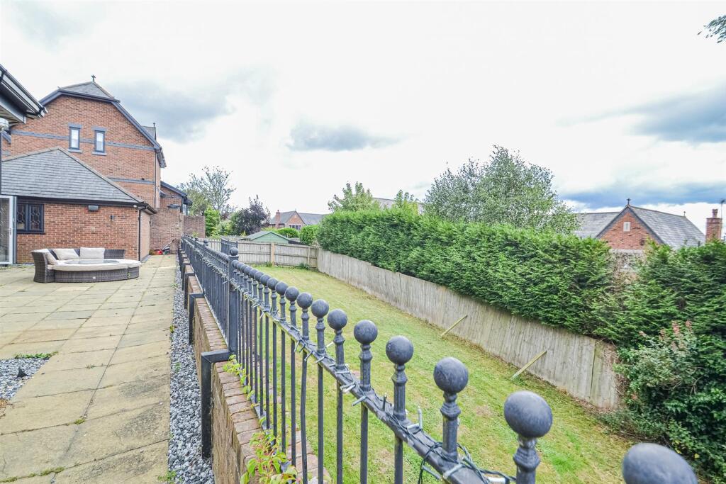 Sun Terrace &amp; Garden