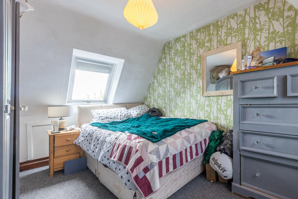 Flat - Bedroom Tw...