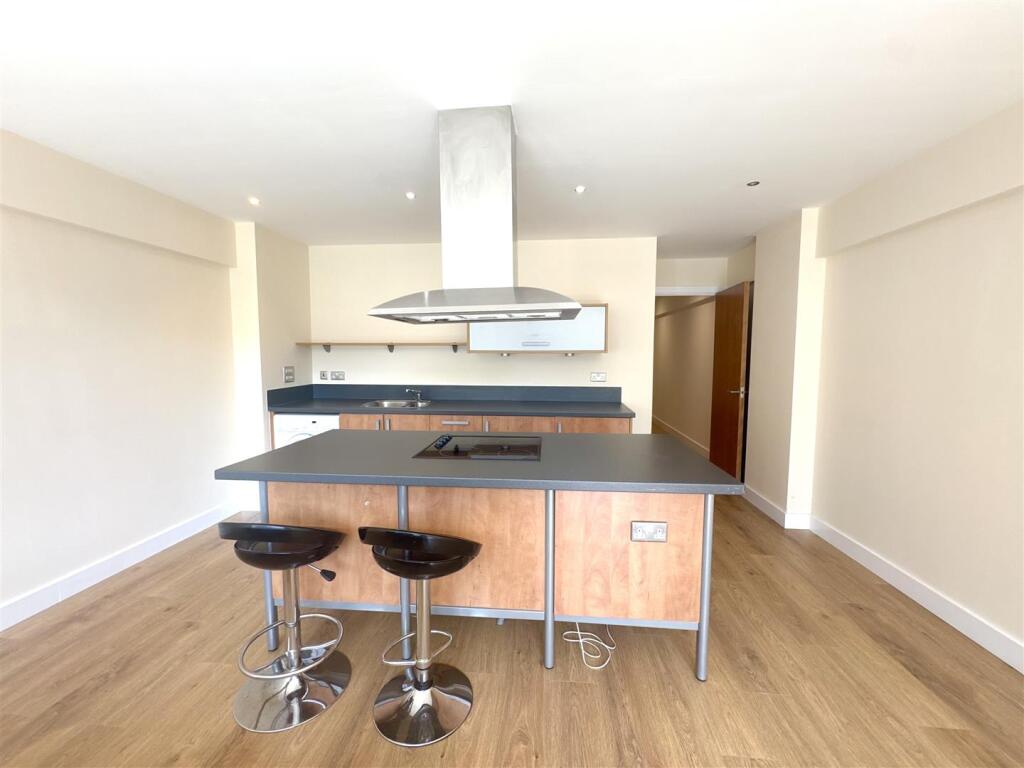 Kitchen2.jpeg