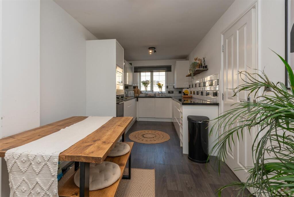 14 - 3 Rosevale View HX6 2DW.jpg