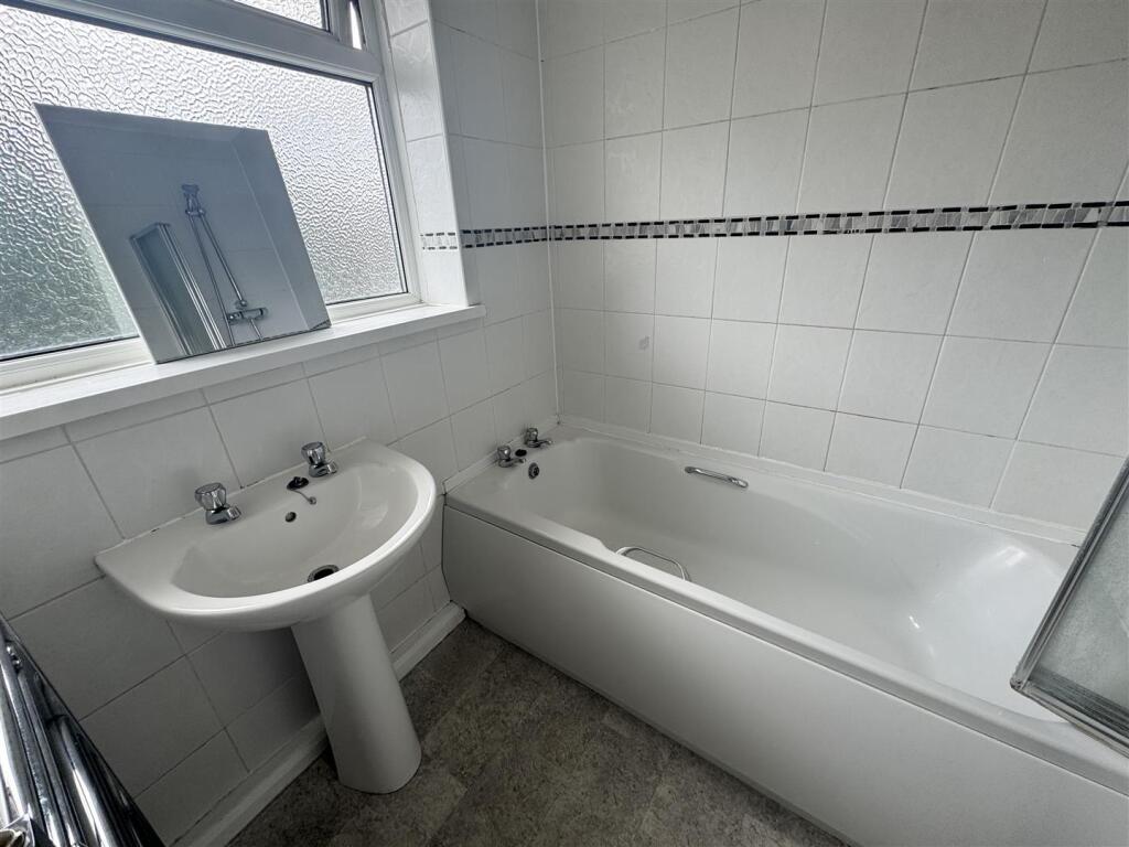FAMILY BATHROOM