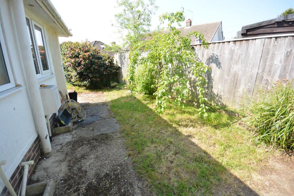 SIDE GARDEN