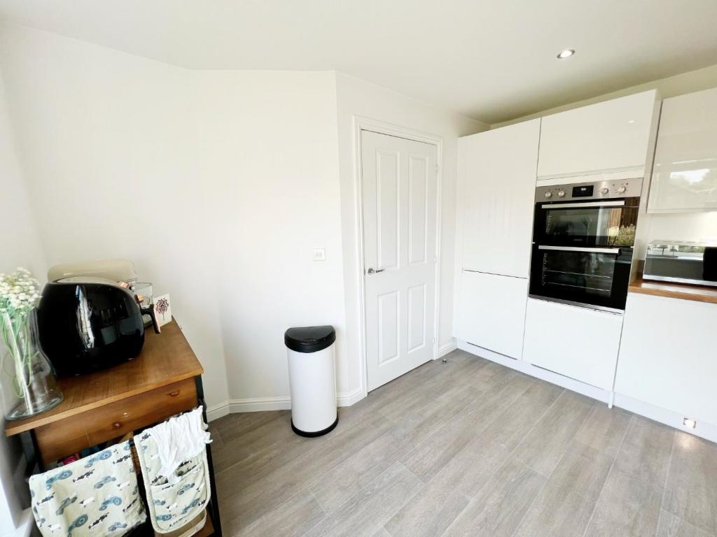 Kitchen pic 5.jpg