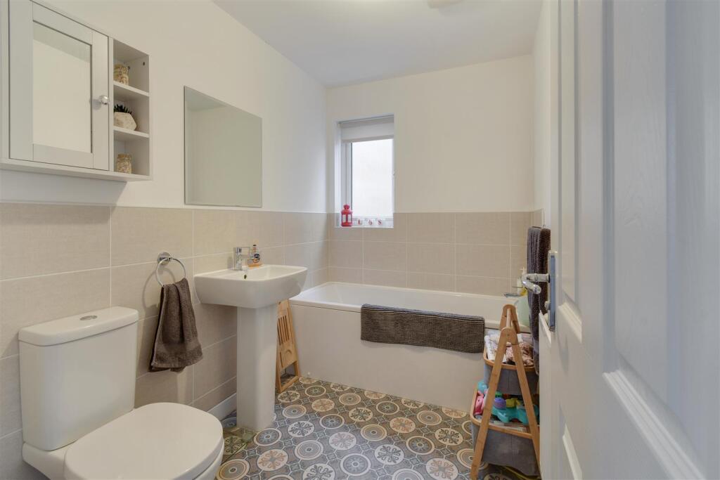 FAMILY BATHROOM