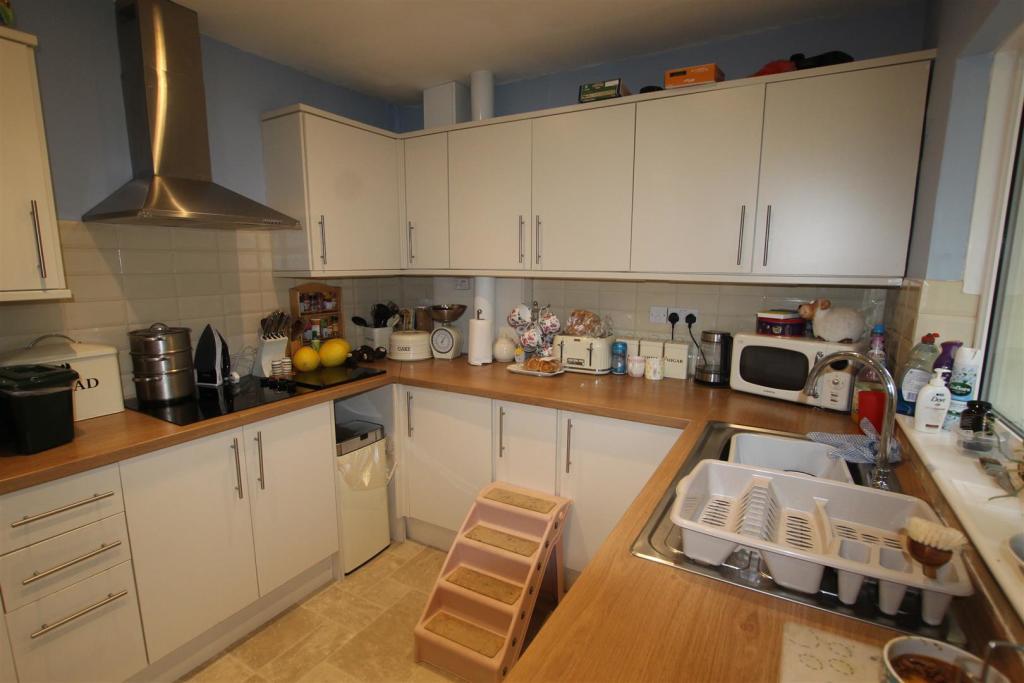 kitchen 2 (2).JPG