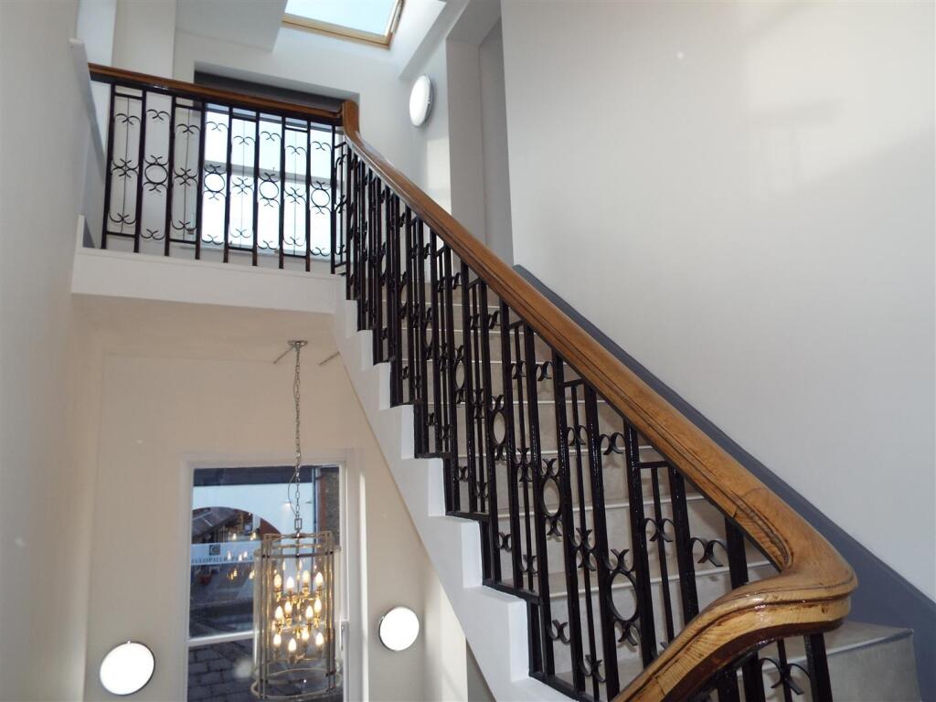 Elliot House, Pudding Lane - Hallway (5).JPG