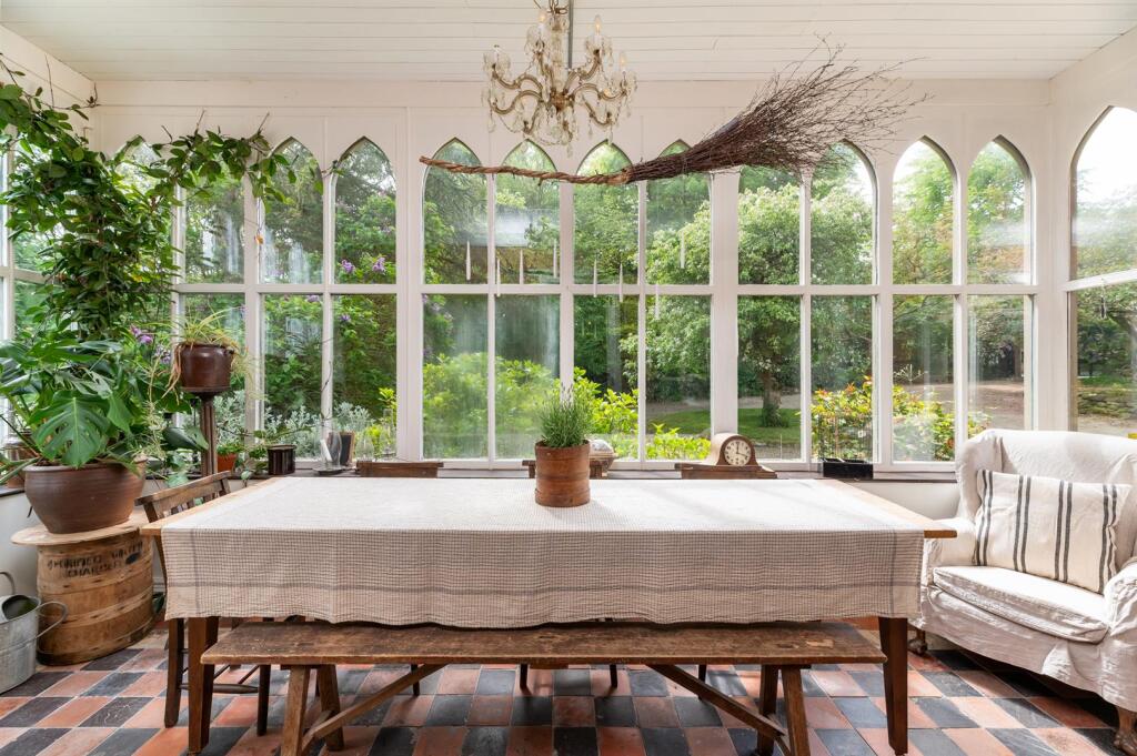 GARDEN ROOM