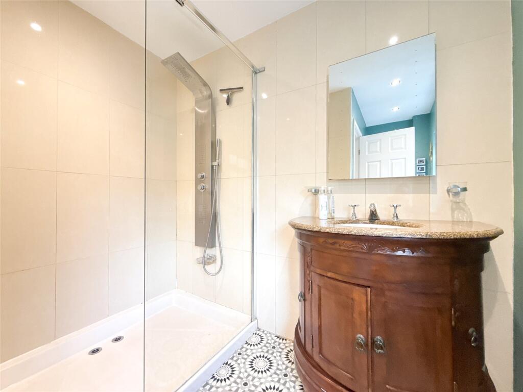Ensuite