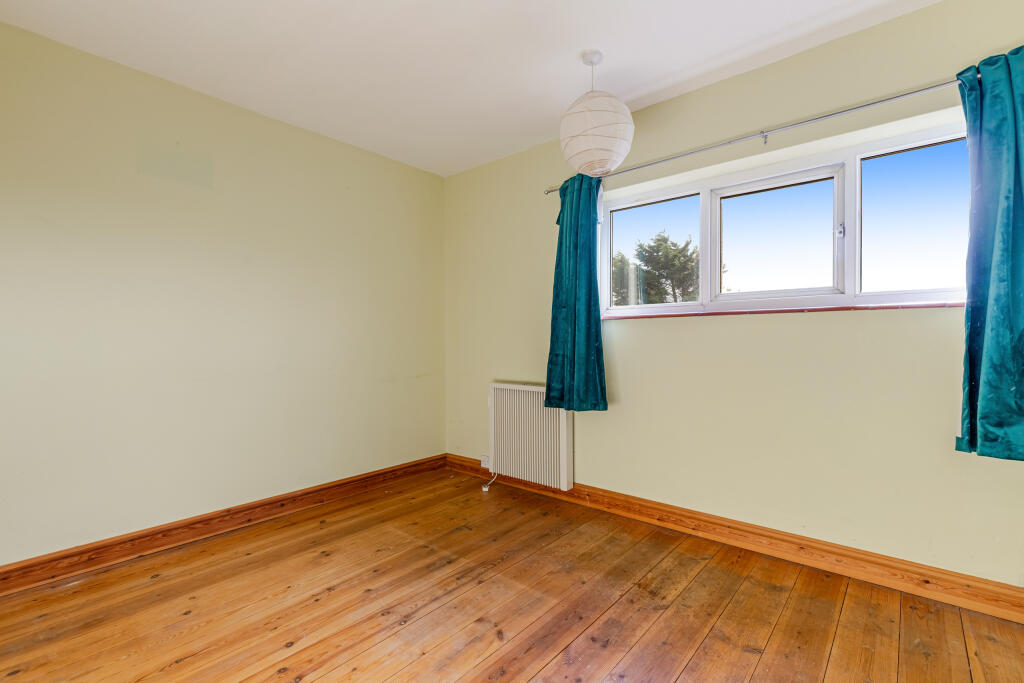 A16 - 4 Greenbanks, slapton - 251028