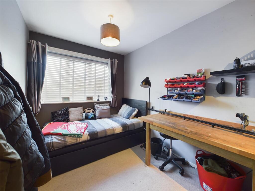 SITTING ROOM/BEDROOM 4
