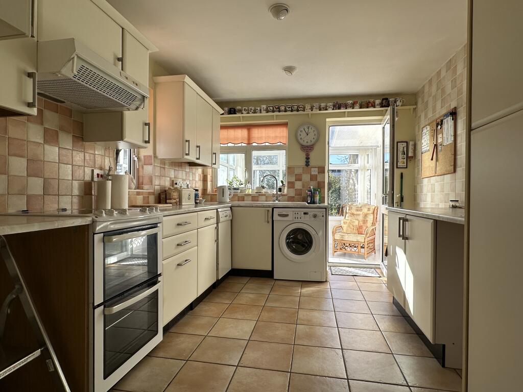Kitchen 1.JPG