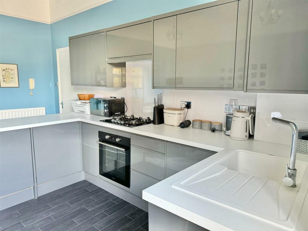kitchen area.jpg